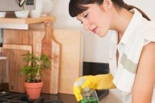 SARS-CoV-2 tồn tại bao lâu trên khẩu trang y tế?