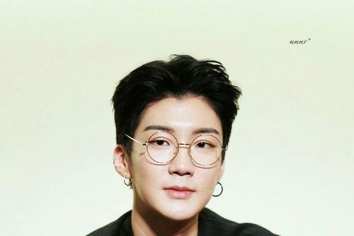 Sau Jinwoo, Seunghoon là thành viên WINNER thứ hai lên đường nhập ngũ!
