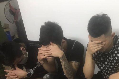 Nhóm 'nam thanh nữ tú' tổ chức sinh nhật bằng ma túy trong chung cư