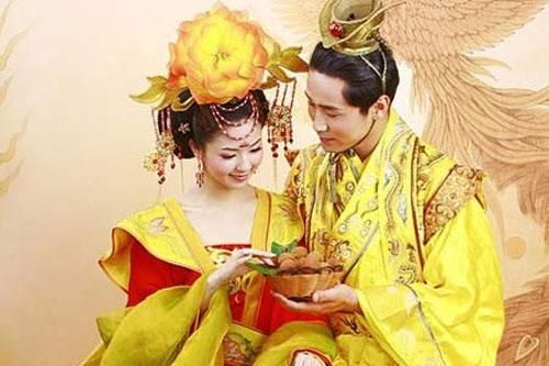 3 vị hoàng đế 'chung thủy' nhất mọi thời đại