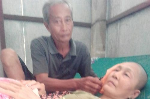 Chồng mang bệnh nuôi vợ ung thư