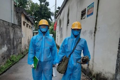 EVNHANOI triển khai các phương án đảm bảo điện tại ổ dịch thôn Hạ Lôi