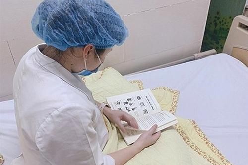 Đối phó với COVID-19 bằng... đọc sách
