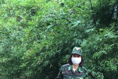 'Bóng hồng' trực chốt biên cương