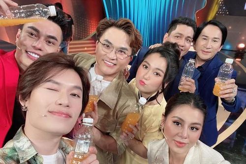 Nghệ sỹ mưu sinh mùa dịch: Người bán trà sữa, người làm shipper