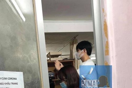 Dân mạng chia sẻ bức ảnh Ông Cao Thắng đưa Đông Nhi đi khám thai