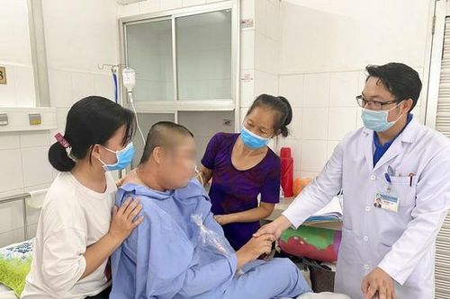 Cứu sống bệnh nhân bị xuất huyết não thất nguy kịch