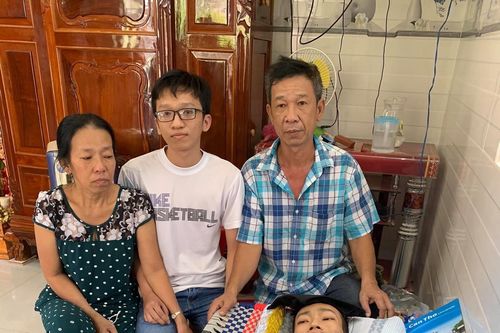 Nam sinh ung thư nhận bằng tốt nghiệp trước ngày qua đời