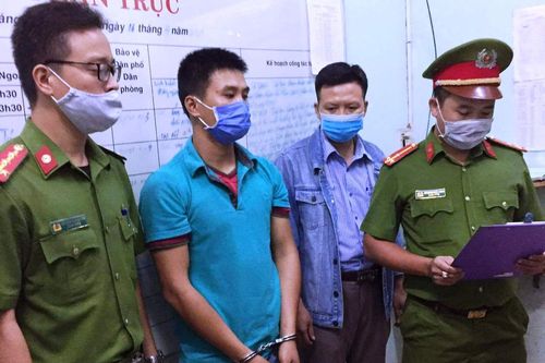 Tập hợp nhiều người đi 'xử lý' nhóm nhậu ven đường, một thanh niên bị đâm chết