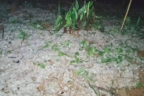 Mưa đá, dông lốc làm 3 người chết, gần 6.000 nhà bị hư hỏng