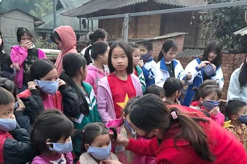 1.300 học sinh được trang bị khẩu trang phòng dịch