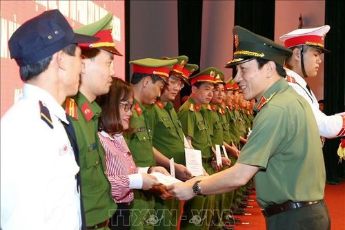 Hà Nội khen thưởng đột xuất 5 đơn vị phá chuyên án cướp tại Ngân hàng Techcombank-chi nhánh Sóc Sơn