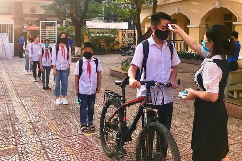 Học sinh thị xã Sơn Tây chính thức trở lại lớp học sau 3 tháng nghỉ chống dịch Covid-19