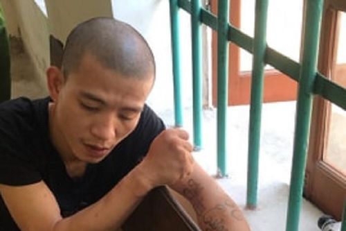 Nghịch tử ngáo đá cầm dao truy đuổi bố mẹ