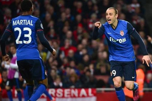 Berbatov kể công giúp MU chiêu mộ Martial