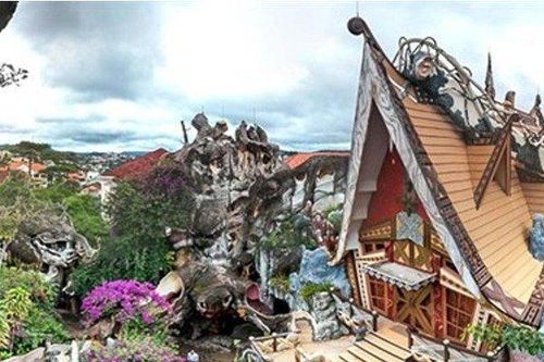 'Ngôi nhà điên' thiết kế kỳ dị hút hồn du khách