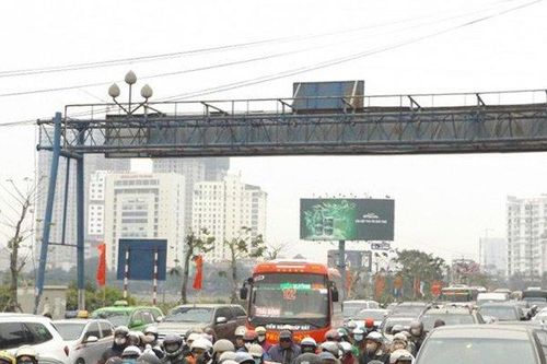 Bộ GTVT đề xuất phạt người vượt đèn xanh khi nút giao ùn tắc