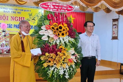 TP.HCM : Tân Bí thư Quận ủy Q.9 chúc mừng Phật đản