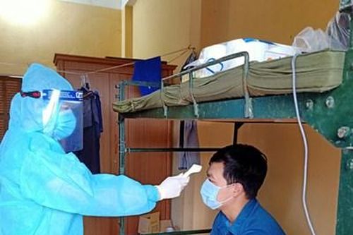 Nữ nhân viên quân y 'trường kỳ' phục vụ cách ly