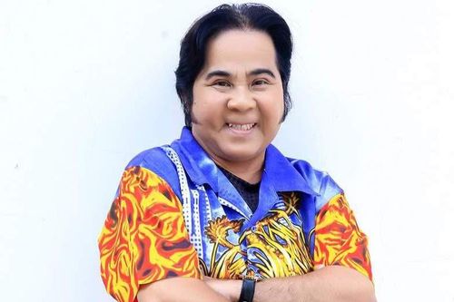 Bạch Long dẫn người yêu đi mua nhẫn rồi người yêu cưới luôn ông chủ tiệm vàng