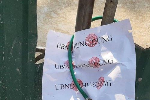 'Chiếc thẻ đỏ' cho doanh nghiệp cứng đầu vươn cần trục tháp ra khỏi phạm vi dự án