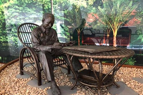 Câu chuyện về 5 bức tượng Bác Hồ của nhà điêu khắc Mexico Ponzanelli