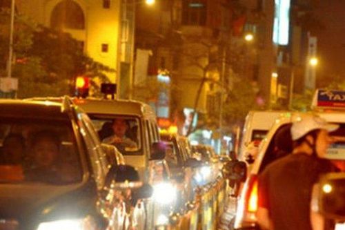 Bộ GTVT đề xuất người tham gia giao thông phải bật đèn cả ngày để... giảm tai nạn
