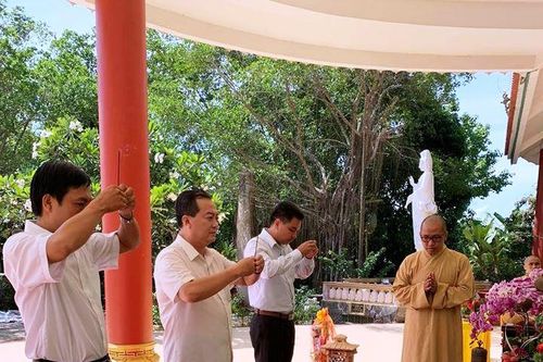 Đồng Tháp : Lãnh đạo tỉnh thăm Phật giáo H.Tam Nông
