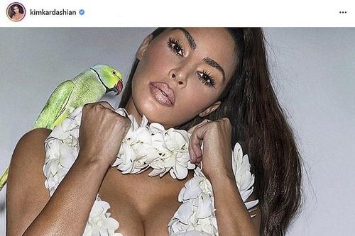 Kim Kardashian tung ảnh khỏa thân 'nảy lửa' lên Instagram có 169 triệu follow