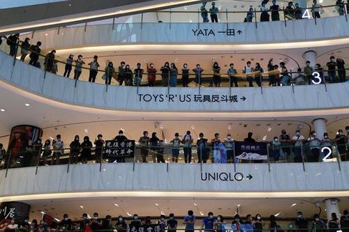 Vừa nới lỏng lệnh giãn cách xã hội, Hồng Kông tiếp tục hỗn loạn do biểu tình