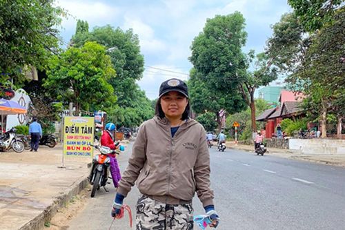 Cô gái trẻ đi bộ xuyên Việt: 'Khả năng con người là vô hạn'