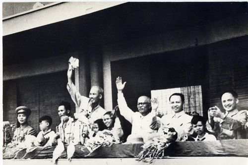 Bài 1: Gần gũi, thánh thiện