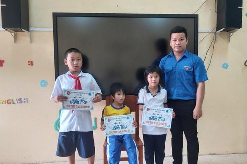 Em học trò 'Vầng trăng khuyết' uớc mơ làm cô giáo