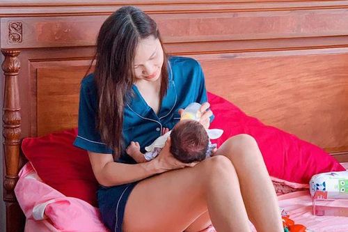 Hình ảnh khác biệt khi là 'mẹ bỉm sữa' của sao Việt