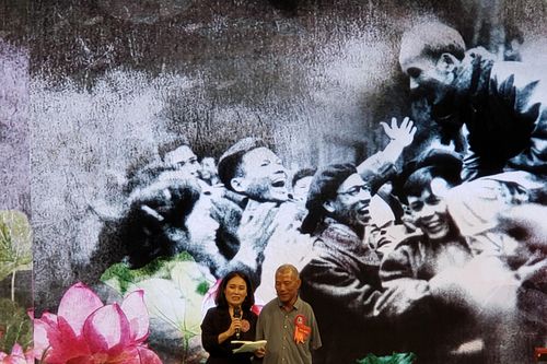 Học tập và làm theo tư tưởng, đạo đức, phong cách Hồ Chí Minh: 'Ngắm lại'... Hoa Xuân Tứ
