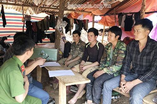 Công an tỉnh: Tập kích điểm khai thác vàng trái phép tại xã Chiềng Lương