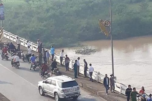 Buồn chán…nam thanh niên nhảy cầu tự vẫn