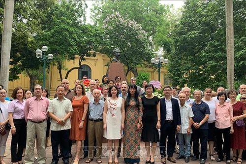Lễ dâng hoa tưởng nhớ Anh hùng dân tộc Cuba José Martí