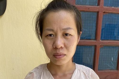'Nữ quái' chuyên chiếm đoạt đồ trang sức của học sinh tiểu học
