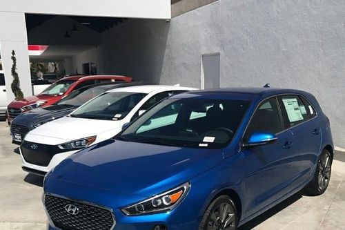 Mang ô tô đi bảo dưỡng, chủ xe khóc ròng vì bị đòi phí đỗ xe cắt cổ