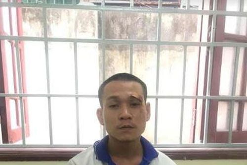Bắt đối tượng ném đá xe khách, đập kính nhà dân