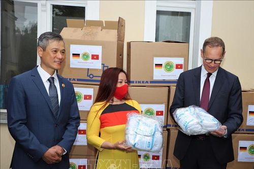 Thị trưởng Berlin đánh giá cao hoạt động thiện nguyện của cộng đồng người Việt tại Đức