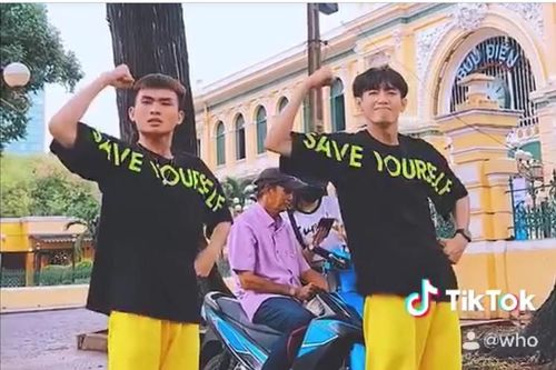 Quang Đăng gây 'sốt' với 'Vũ điệu bỏ thuốc'
