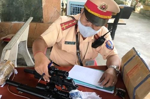 Tạm giữ hai súng hơi cùng 3.000 viên đạn