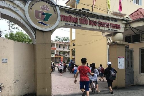 Học sinh bị phê bình vì đi học sớm: Nhà trường nhận trách nhiệm