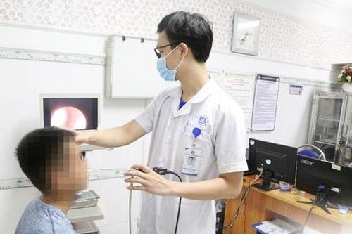 Vắt dài 6 cm sống gần 3 tuần trong mũi bệnh nhân