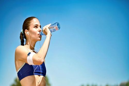 7 cách làm mát cơ thể trong ngày hè nóng nực