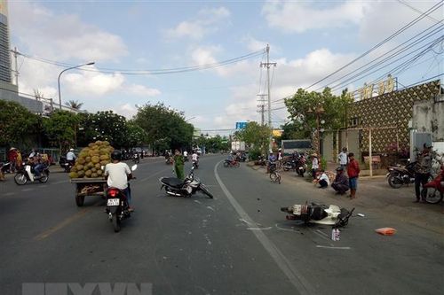 Hòa Bình: Xe máy va chạm với ôtô, hai nữ sinh thương vong