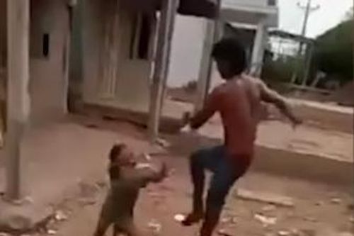 Sóc Trăng: Khởi tố, bắt tạm giam người cha đánh đập dã man con gái ruột