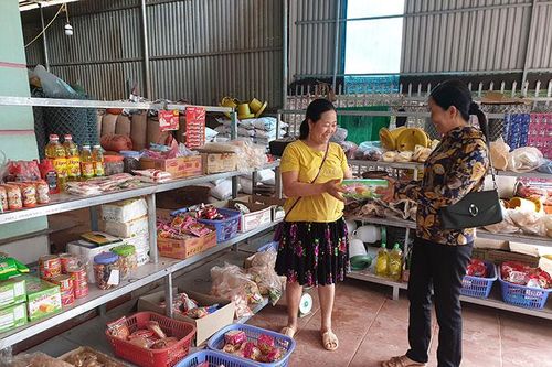 Người phụ nữ biên cương học và làm theo Bác